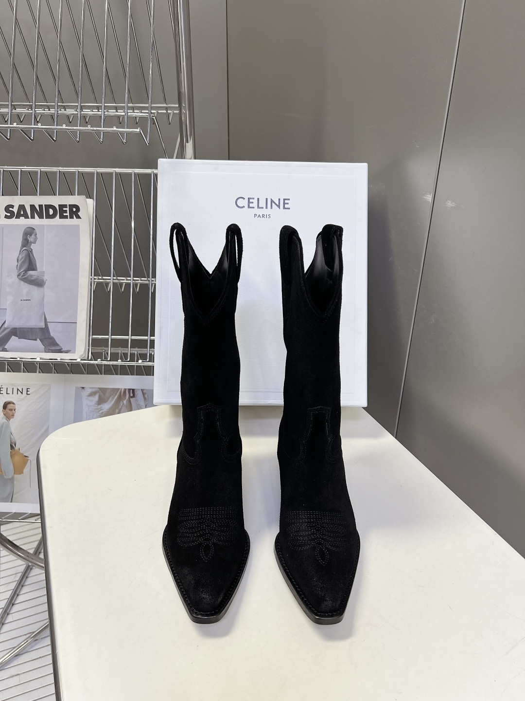 CELINE思琳最新款西部刺绣中筒牛仔靴 超多明星网红种草 经典美式牛仔中筒靴 极简复古风 属于品牌秋冬常青款 西部靴轮 CELINE思琳最新款西部刺绣中筒牛仔靴 超多明星网红种草 经典美式牛仔中筒靴 极简复古风 属于品牌秋冬常青款 西部靴轮