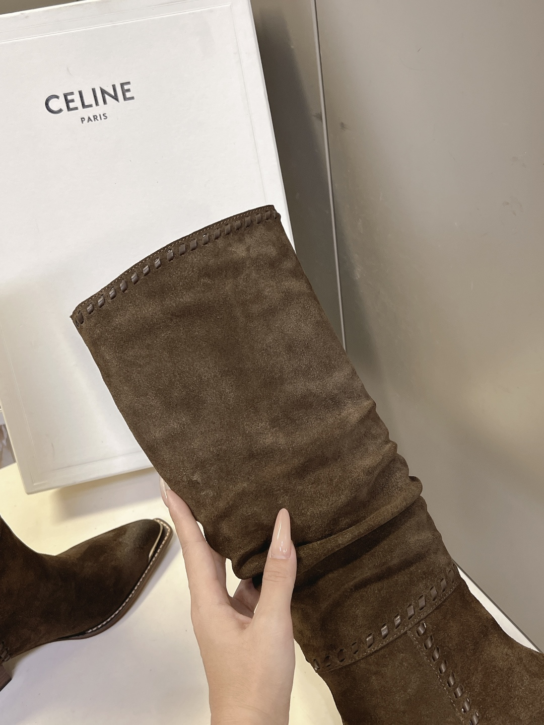 CELINE思琳最新款褶皱堆堆高筒西部靴 超多明星网红种草 秋冬褶皱堆堆长筒西部靴 属于复古慵懒风 靴筒选用偏柔软的真皮 CELINE思琳最新款褶皱堆堆高筒西部靴 超多明星网红种草 秋冬褶皱堆堆长筒西部靴 属于复古慵懒风 靴筒选用偏柔软的真皮