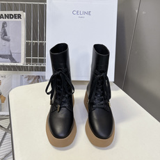 CELINE思琳最新款厚底系带马丁短靴 超多明星网红种草 极简工装版型摒弃传统马丁靴的铆钉 粗犷缝线 线条干净利落 延续 CELINE思琳最新款厚底系带马丁短靴 超多明星网红种草 极简工装版型摒弃传统马丁靴的铆钉 粗犷缝线 线条干净利落 延续