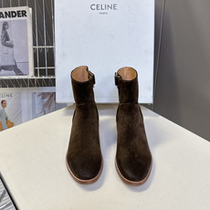 CELINE思琳秋冬最新款极简风侧拉链做旧短靴 超多明星网红种草 法式复古简约短靴 属于秋冬百搭基础款 没有繁杂装饰 仅 CELINE思琳秋冬最新款极简风侧拉链做旧短靴 超多明星网红种草 法式复古简约短靴 属于秋冬百搭基础款 没有繁杂装饰 仅