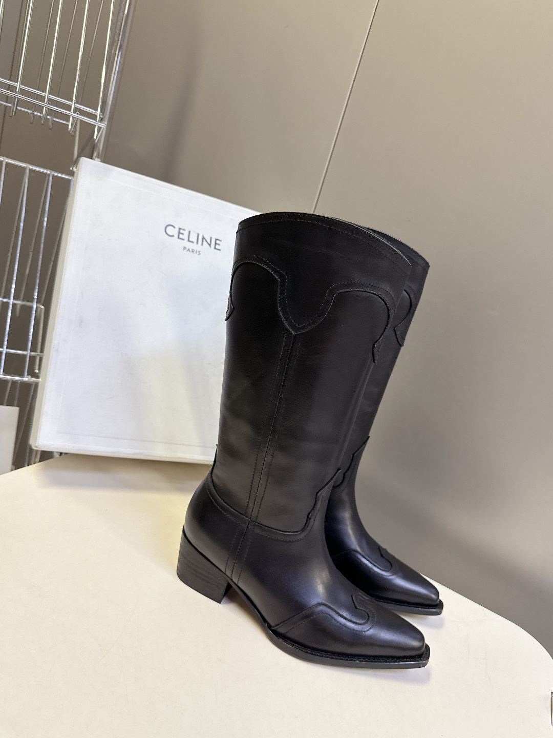 CELINE思琳秋冬最新款复古刺绣西部高筒靴 超多明星网红种草 法式复古西部牛仔长靴 秋冬氛围感主力款 保留牛仔靴标志性 CELINE思琳秋冬最新款复古刺绣西部高筒靴 超多明星网红种草 法式复古西部牛仔长靴 秋冬氛围感主力款 保留牛仔靴标志性