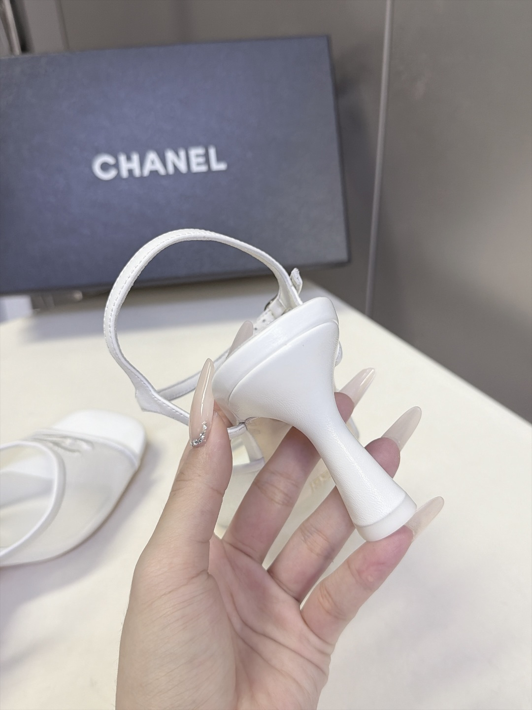 CHANEL香奈儿最新款网纱刺绣双C方头高跟凉鞋 超多明星网红种草 夏日轻奢休闲高跟凉鞋 度假通勤两用款 网纱透气面料夏