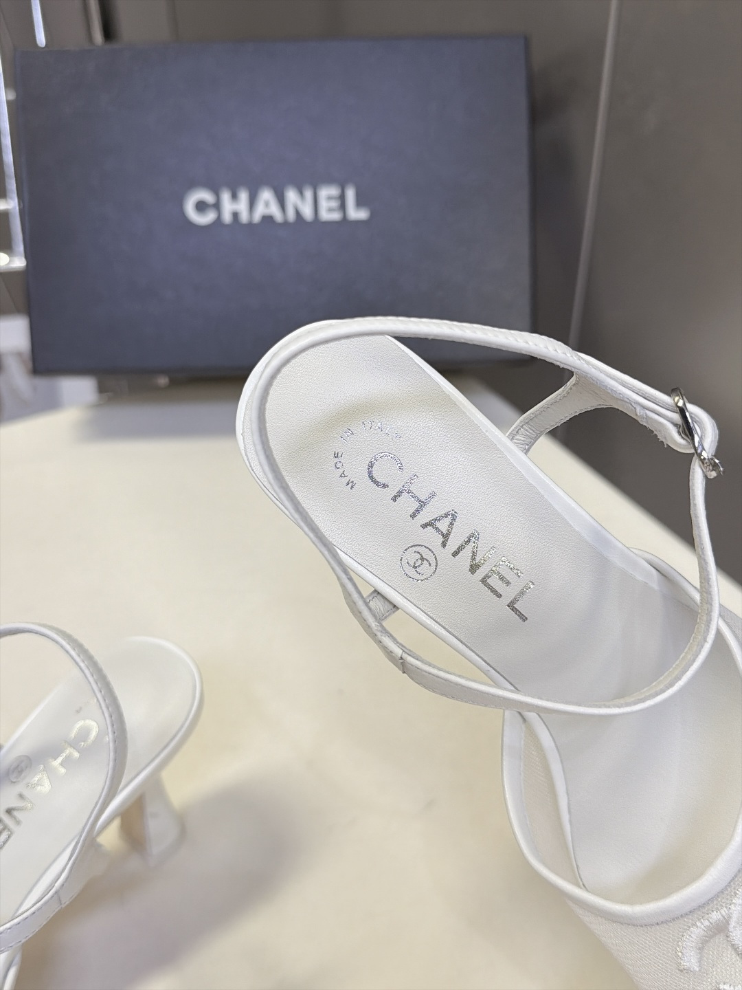 CHANEL香奈儿最新款网纱刺绣双C方头高跟凉鞋 超多明星网红种草 夏日轻奢休闲高跟凉鞋 度假通勤两用款 网纱透气面料夏