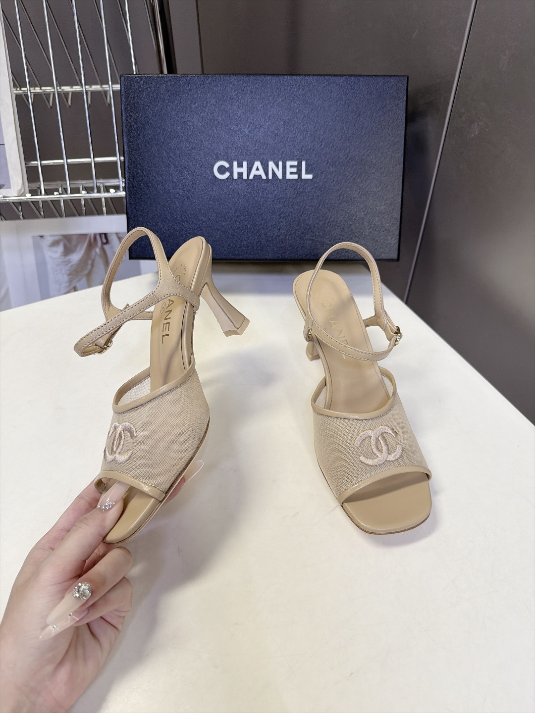 CHANEL香奈儿最新款网纱刺绣双C方头高跟凉鞋 超多明星网红种草 夏日轻奢休闲高跟凉鞋 度假通勤两用款 网纱透气面料夏 CHANEL香奈儿最新款网纱刺绣双C方头高跟凉鞋 超多明星网红种草 夏日轻奢休闲高跟凉鞋 度假通勤两用款 网纱透气面料夏