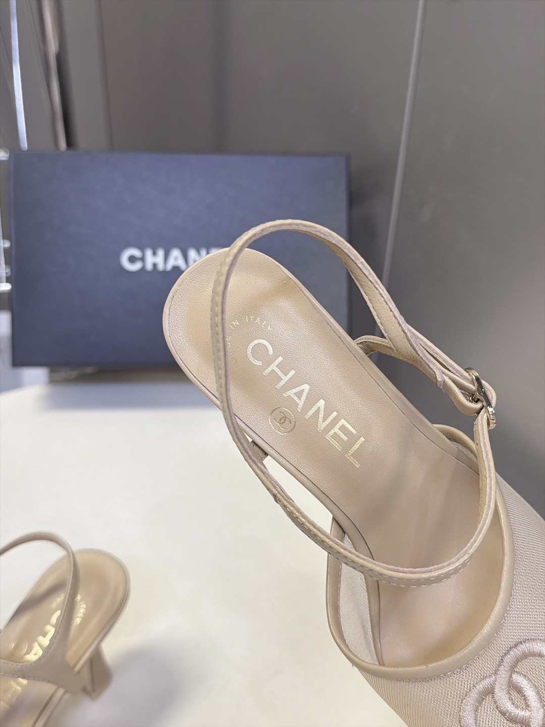 CHANEL香奈儿最新款网纱刺绣双C方头高跟凉鞋 超多明星网红种草 夏日轻奢休闲高跟凉鞋 度假通勤两用款 网纱透气面料夏 CHANEL香奈儿最新款网纱刺绣双C方头高跟凉鞋 超多明星网红种草 夏日轻奢休闲高跟凉鞋 度假通勤两用款 网纱透气面料夏