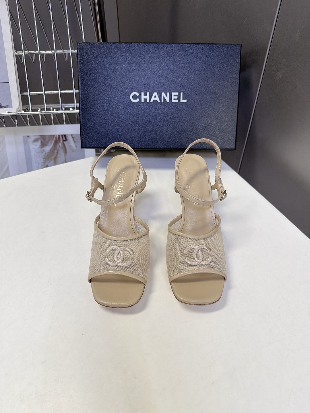 CHANEL香奈儿最新款网纱刺绣双C方头高跟凉鞋 超多明星网红种草 夏日轻奢休闲高跟凉鞋 度假通勤两用款 网纱透气面料夏 CHANEL香奈儿最新款网纱刺绣双C方头高跟凉鞋 超多明星网红种草 夏日轻奢休闲高跟凉鞋 度假通勤两用款 网纱透气面料夏
