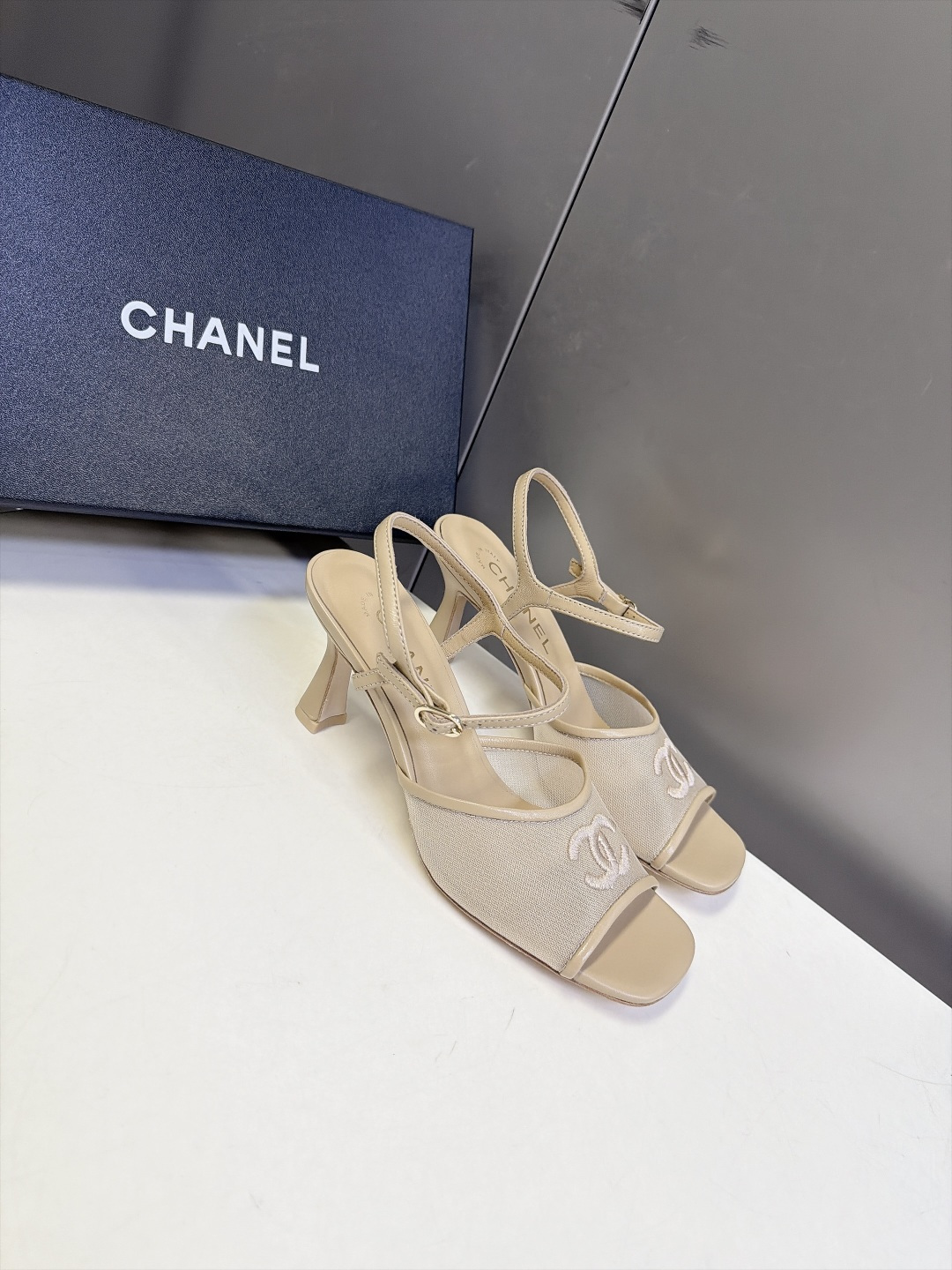 CHANEL香奈儿最新款网纱刺绣双C方头高跟凉鞋 超多明星网红种草 夏日轻奢休闲高跟凉鞋 度假通勤两用款 网纱透气面料夏 CHANEL香奈儿最新款网纱刺绣双C方头高跟凉鞋 超多明星网红种草 夏日轻奢休闲高跟凉鞋 度假通勤两用款 网纱透气面料夏