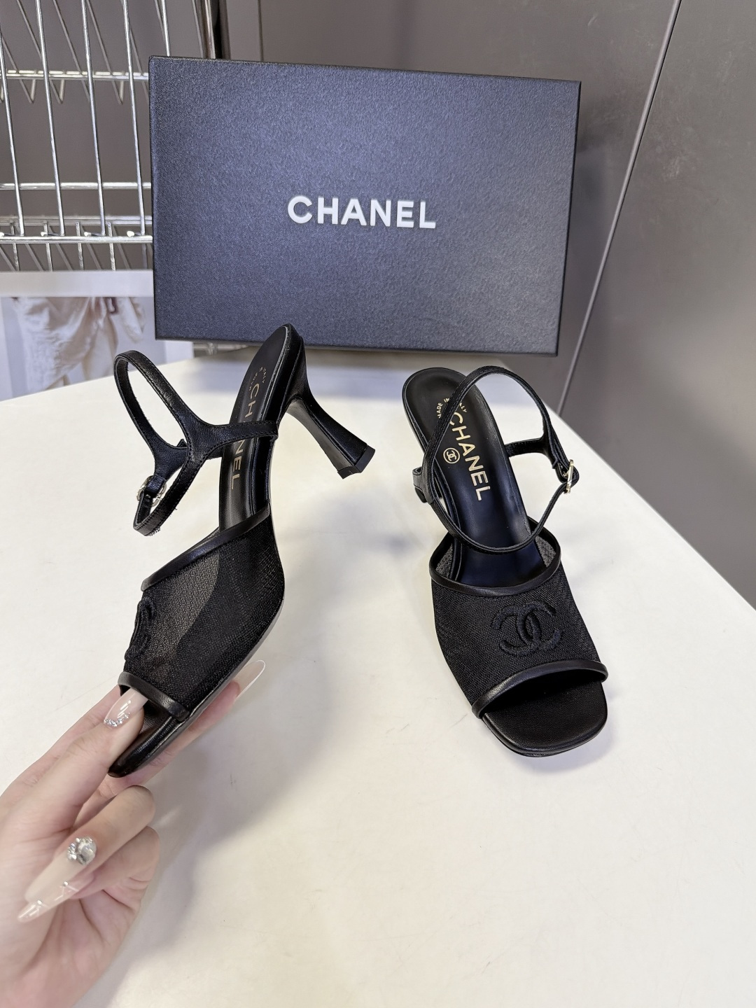 CHANEL香奈儿最新款网纱刺绣双C方头高跟凉鞋 超多明星网红种草 夏日轻奢休闲高跟凉鞋 度假通勤两用款 网纱透气面料夏 CHANEL香奈儿最新款网纱刺绣双C方头高跟凉鞋 超多明星网红种草 夏日轻奢休闲高跟凉鞋 度假通勤两用款 网纱透气面料夏