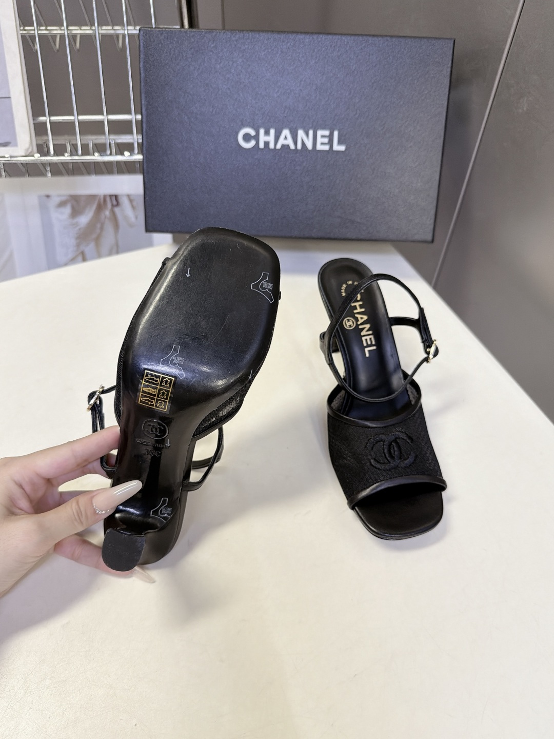 CHANEL香奈儿最新款网纱刺绣双C方头高跟凉鞋 超多明星网红种草 夏日轻奢休闲高跟凉鞋 度假通勤两用款 网纱透气面料夏 CHANEL香奈儿最新款网纱刺绣双C方头高跟凉鞋 超多明星网红种草 夏日轻奢休闲高跟凉鞋 度假通勤两用款 网纱透气面料夏