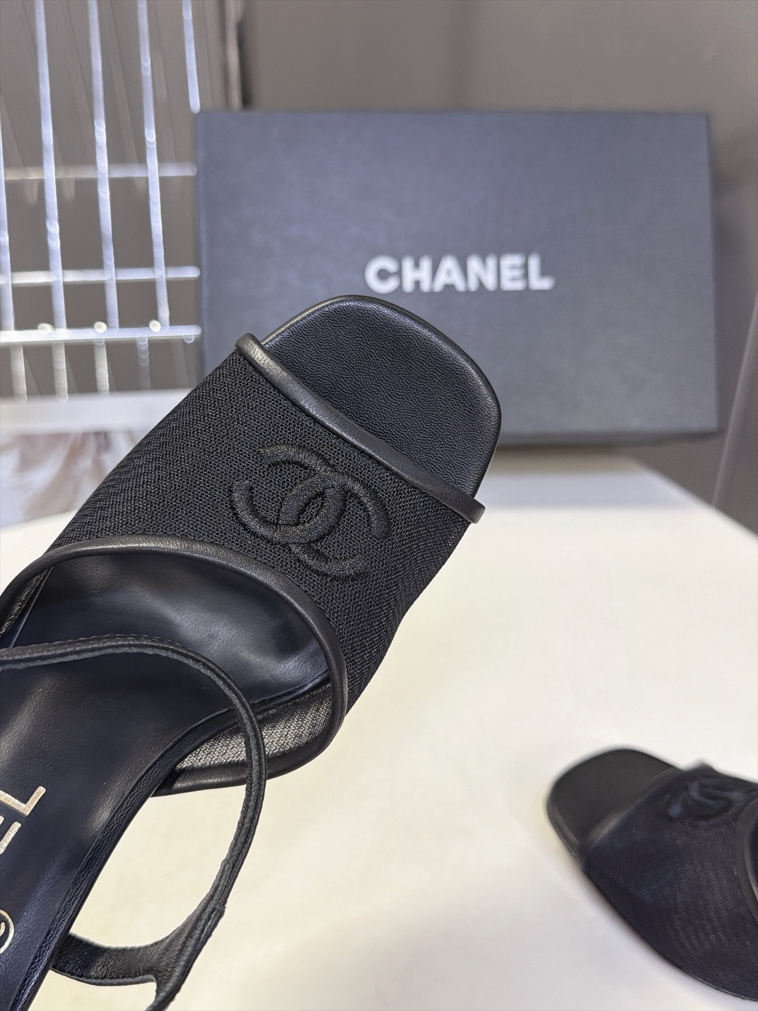 CHANEL香奈儿最新款网纱刺绣双C方头高跟凉鞋 超多明星网红种草 夏日轻奢休闲高跟凉鞋 度假通勤两用款 网纱透气面料夏 CHANEL香奈儿最新款网纱刺绣双C方头高跟凉鞋 超多明星网红种草 夏日轻奢休闲高跟凉鞋 度假通勤两用款 网纱透气面料夏