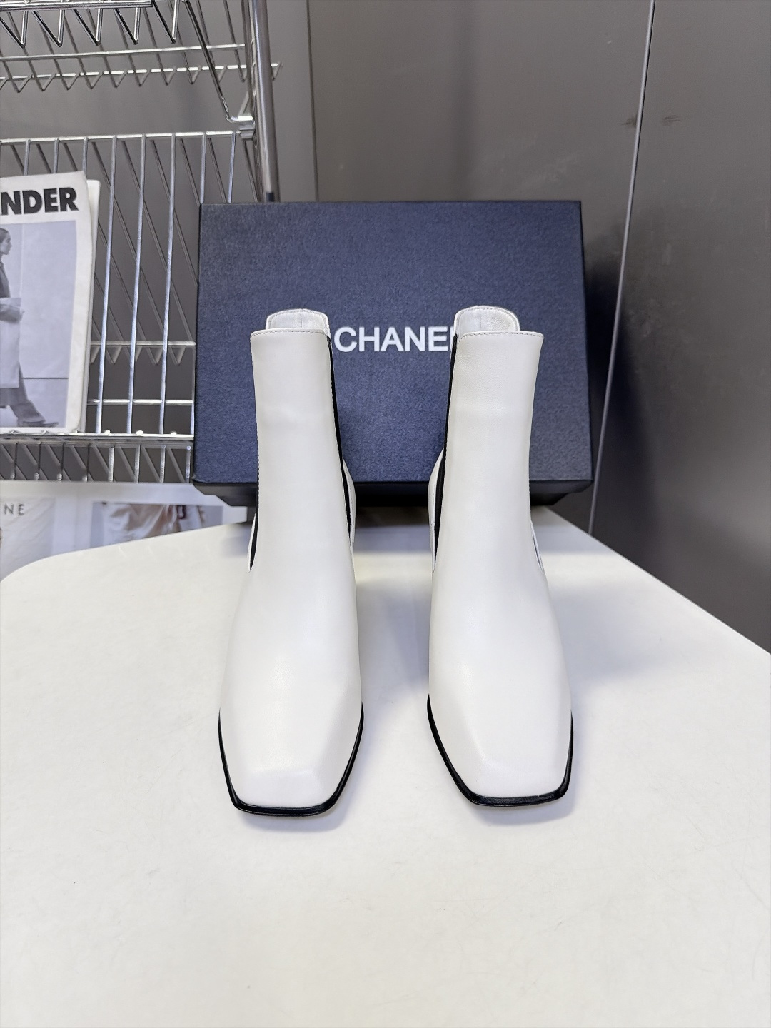 CHANEL香奈儿秋冬最新款方头切尔西高跟短靴 超多明星网红种草 方头+切尔西结构松紧弹力布穿脱方便 不用拉链 复古方头 CHANEL香奈儿秋冬最新款方头切尔西高跟短靴 超多明星网红种草 方头+切尔西结构松紧弹力布穿脱方便 不用拉链 复古方头