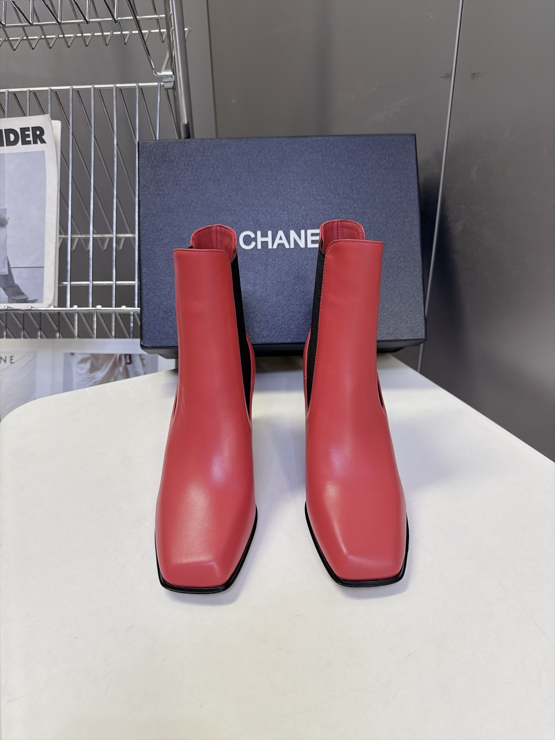 CHANEL香奈儿秋冬最新款方头切尔西高跟短靴 超多明星网红种草 方头+切尔西结构松紧弹力布穿脱方便 不用拉链 复古方头 CHANEL香奈儿秋冬最新款方头切尔西高跟短靴 超多明星网红种草 方头+切尔西结构松紧弹力布穿脱方便 不用拉链 复古方头