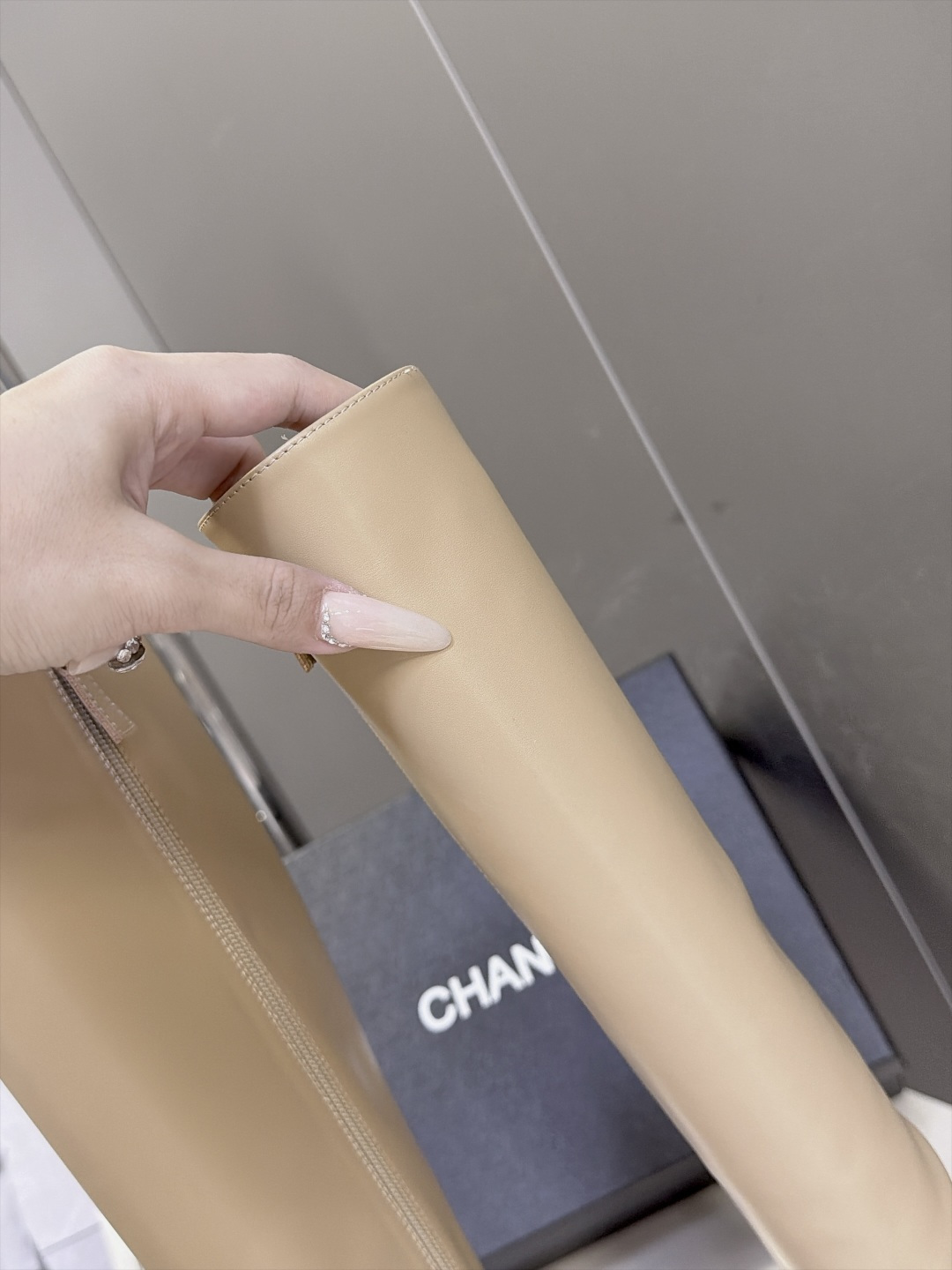 CHANEL香奈儿秋冬最新款方头粗跟高筒骑士长靴 超多明星网红种草 直筒宽松靴筒 对小腿包容度很高 小腿围偏大不容易紧绷