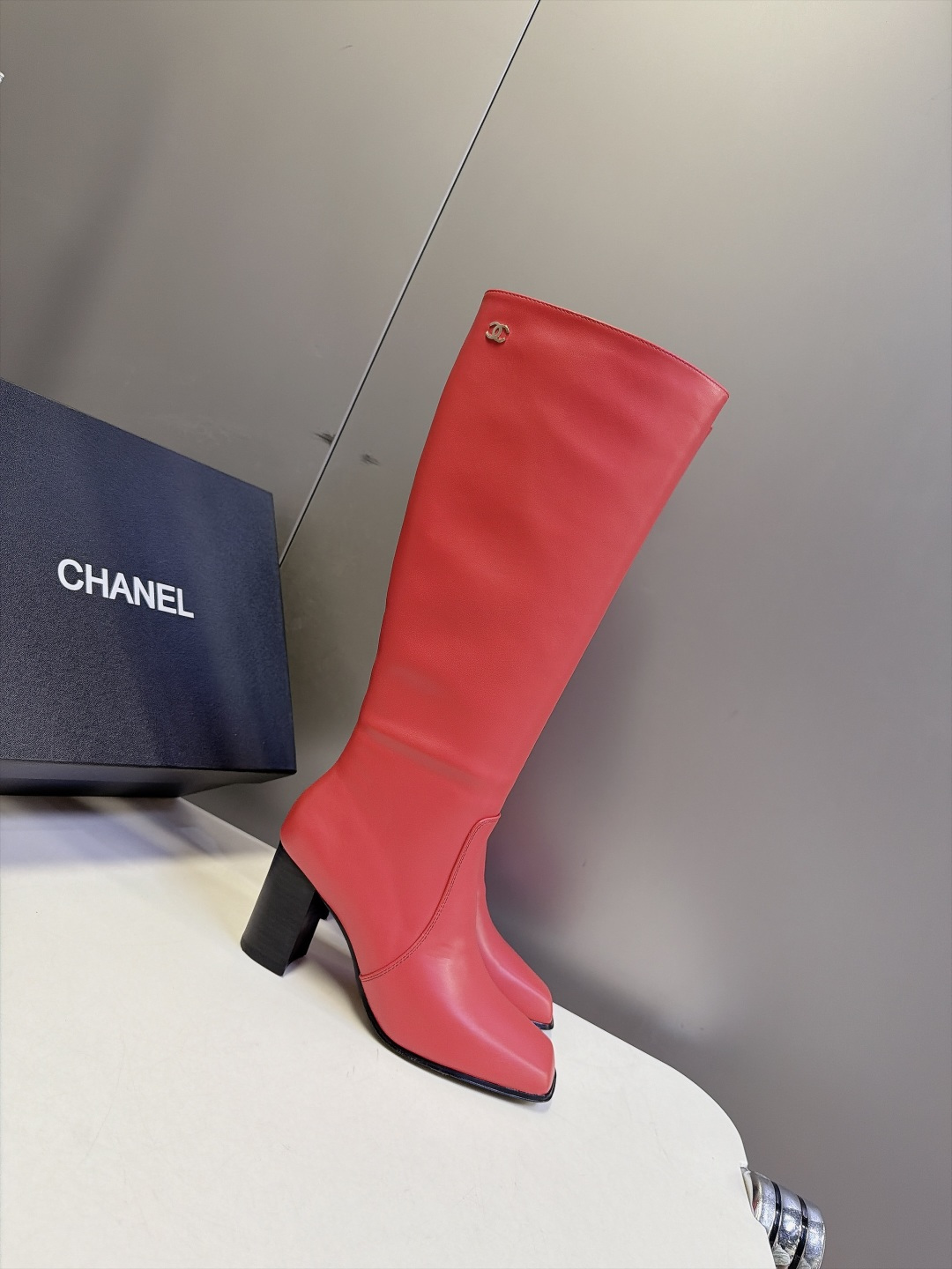 CHANEL香奈儿秋冬最新款方头粗跟高筒骑士长靴 超多明星网红种草 直筒宽松靴筒 对小腿包容度很高 小腿围偏大不容易紧绷