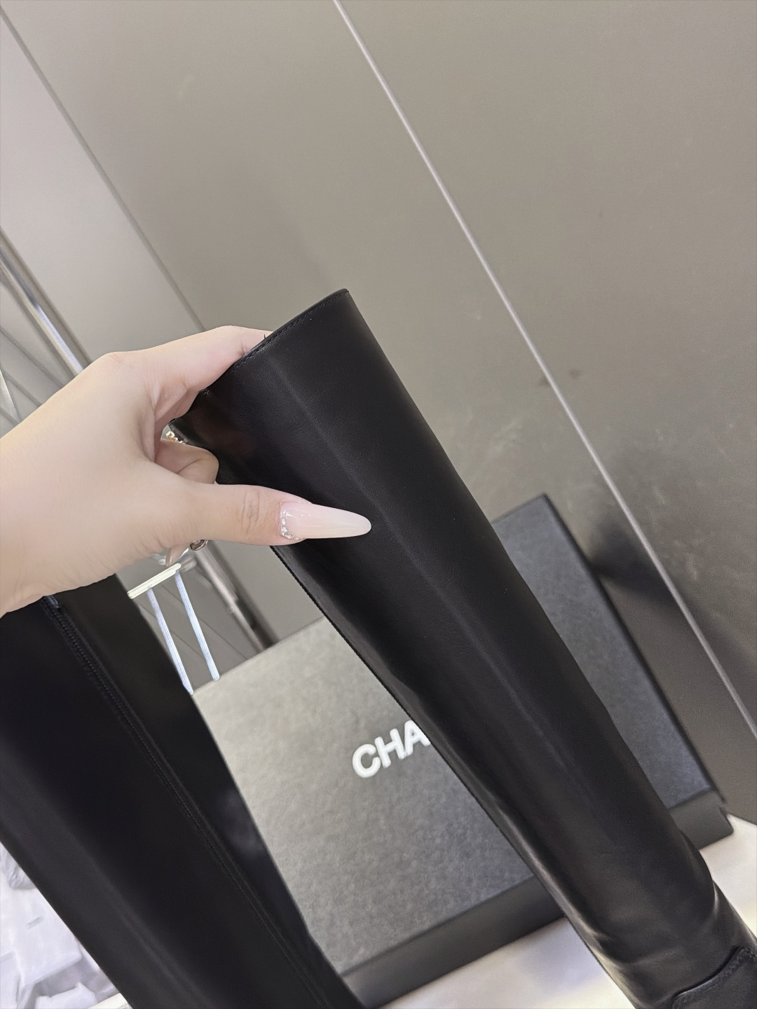 CHANEL香奈儿秋冬最新款方头粗跟高筒骑士长靴 超多明星网红种草 直筒宽松靴筒 对小腿包容度很高 小腿围偏大不容易紧绷