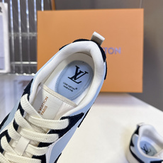 Louis Vuitton 路易威登最新款复古拼色慢跑运动鞋 超多明星网红种草 流线型低帮慢跑鞋版型 波浪形拼接裁片 Louis Vuitton 路易威登最新款复古拼色慢跑运动鞋 超多明星网红种草 流线型低帮慢跑鞋版型 波浪形拼接裁片
