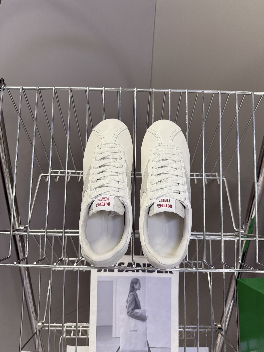 BOTTEGA VENETA 葆蝶家最新款复古情侣款德训阿甘休闲鞋 超多明星网红种草 复古70年代阿甘跑鞋轮廓 兼顾老钱