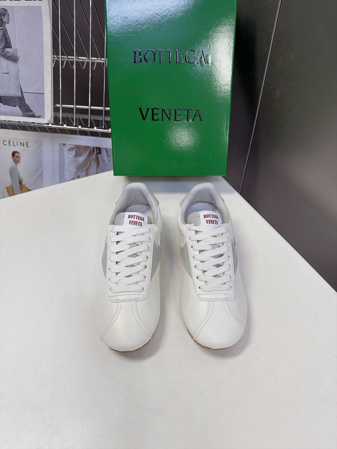 BOTTEGA VENETA 葆蝶家最新款复古情侣款德训阿甘休闲鞋 超多明星网红种草 复古70年代阿甘跑鞋轮廓 兼顾老钱 BOTTEGA VENETA 葆蝶家最新款复古情侣款德训阿甘休闲鞋 超多明星网红种草 复古70年代阿甘跑鞋轮廓 兼顾老钱