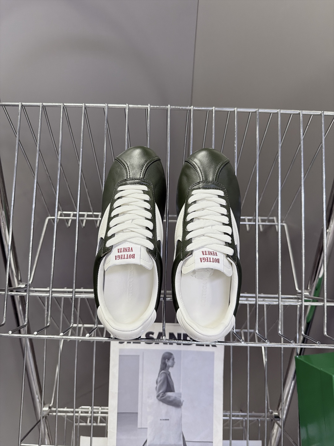 BOTTEGA VENETA 葆蝶家最新款复古情侣款德训阿甘休闲鞋 超多明星网红种草 复古70年代阿甘跑鞋轮廓 兼顾老钱