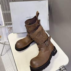 男➕20 Balenciaga巴黎世家25FW毒液Venom情侣款单扣绑带机车靴 请认准高版本 这款靴子在设计上独具 男➕20 Balenciaga巴黎世家25FW毒液Venom情侣款单扣绑带机车靴 请认准高版本 这款靴子在设计上独具