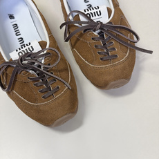 Miu Miu缪缪× New Balance 联名最新款芭蕾德训平底鞋 超多明星网红种草 双风格融合 把NB德训运动线条 Miu Miu缪缪× New Balance 联名最新款芭蕾德训平底鞋 超多明星网红种草 双风格融合 把NB德训运动线条