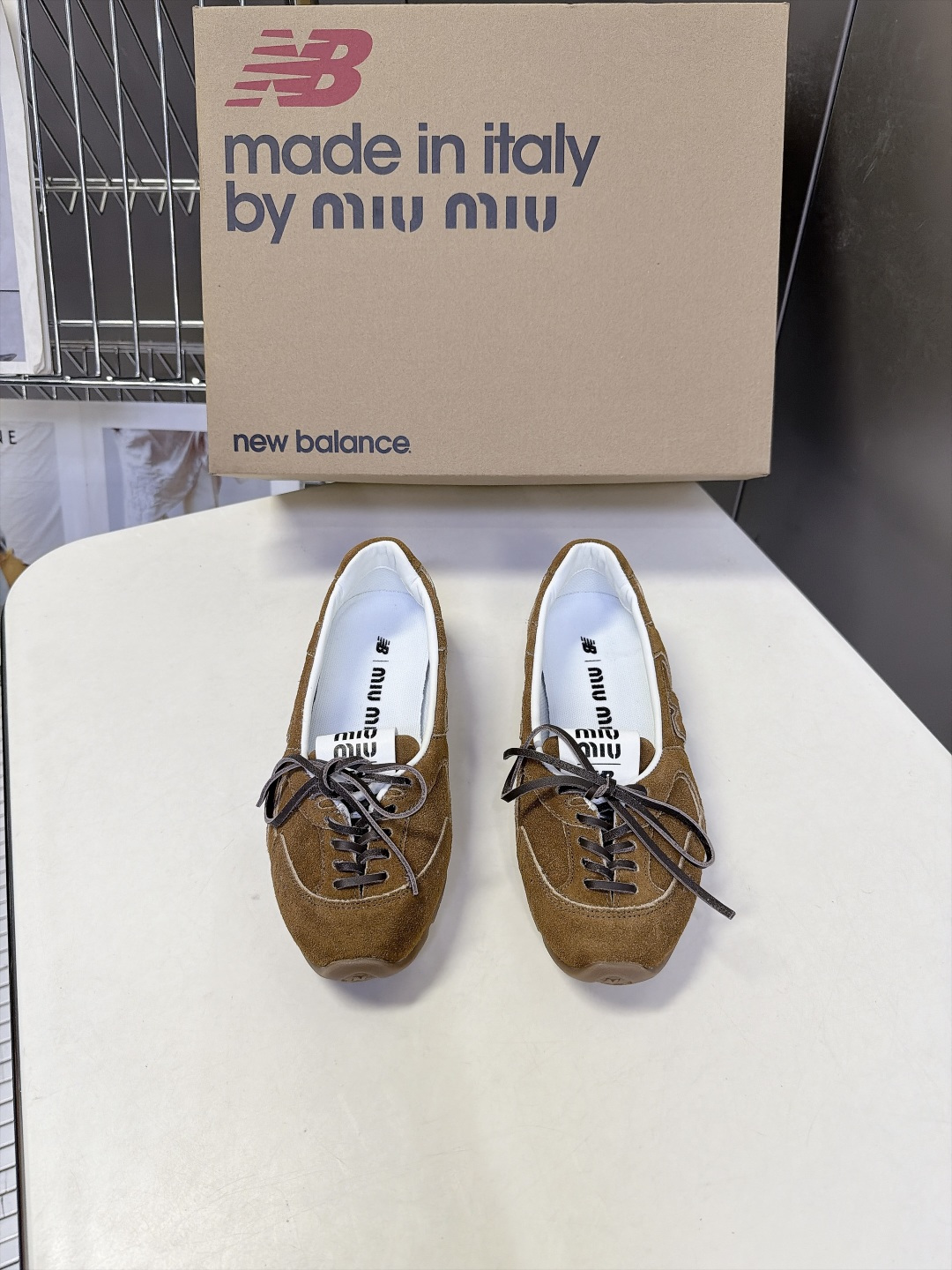 Miu Miu缪缪× New Balance 联名最新款芭蕾德训平底鞋 超多明星网红种草 双风格融合 把NB德训运动线条 Miu Miu缪缪× New Balance 联名最新款芭蕾德训平底鞋 超多明星网红种草 双风格融合 把NB德训运动线条