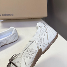 Miu Miu缪缪× New Balance 联名最新款芭蕾德训平底鞋 超多明星网红种草 双风格融合 把NB德训运动线条 Miu Miu缪缪× New Balance 联名最新款芭蕾德训平底鞋 超多明星网红种草 双风格融合 把NB德训运动线条