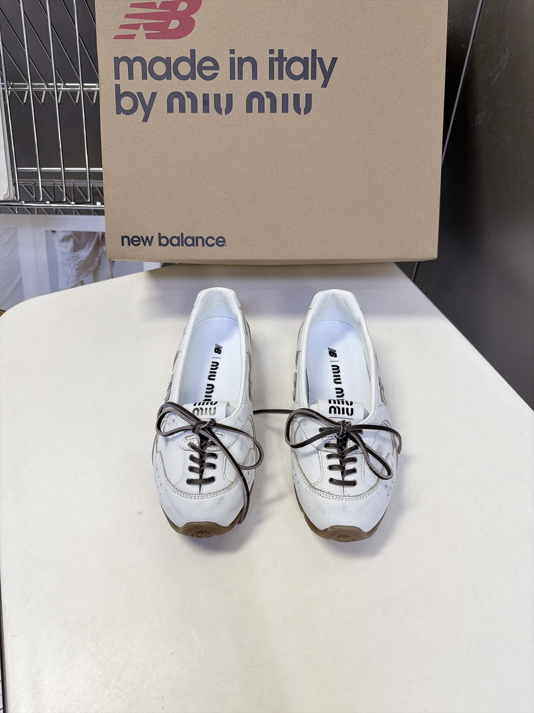Miu Miu缪缪× New Balance 联名最新款芭蕾德训平底鞋 超多明星网红种草 双风格融合 把NB德训运动线条 Miu Miu缪缪× New Balance 联名最新款芭蕾德训平底鞋 超多明星网红种草 双风格融合 把NB德训运动线条