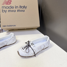 Miu Miu缪缪× New Balance 联名最新款芭蕾德训平底鞋 超多明星网红种草 双风格融合 把NB德训运动线条 Miu Miu缪缪× New Balance 联名最新款芭蕾德训平底鞋 超多明星网红种草 双风格融合 把NB德训运动线条