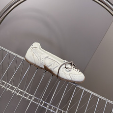 Miu Miu缪缪× New Balance 联名最新款芭蕾德训平底鞋 超多明星网红种草 双风格融合 把NB德训运动线条 Miu Miu缪缪× New Balance 联名最新款芭蕾德训平底鞋 超多明星网红种草 双风格融合 把NB德训运动线条