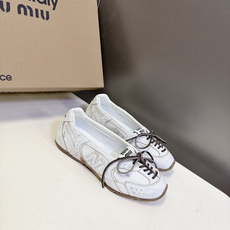 Miu Miu缪缪× New Balance 联名最新款芭蕾德训平底鞋 超多明星网红种草 双风格融合 把NB德训运动线条 Miu Miu缪缪× New Balance 联名最新款芭蕾德训平底鞋 超多明星网红种草 双风格融合 把NB德训运动线条