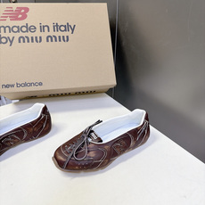 Miu Miu缪缪× New Balance 联名最新款芭蕾德训平底鞋 超多明星网红种草 双风格融合 把NB德训运动线条 Miu Miu缪缪× New Balance 联名最新款芭蕾德训平底鞋 超多明星网红种草 双风格融合 把NB德训运动线条