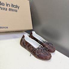 Miu Miu缪缪× New Balance 联名最新款芭蕾德训平底鞋 超多明星网红种草 双风格融合 把NB德训运动线条 Miu Miu缪缪× New Balance 联名最新款芭蕾德训平底鞋 超多明星网红种草 双风格融合 把NB德训运动线条