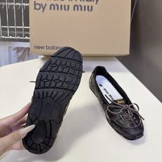 Miu Miu缪缪× New Balance 联名最新款芭蕾德训平底鞋 超多明星网红种草 双风格融合 把NB德训运动线条 Miu Miu缪缪× New Balance 联名最新款芭蕾德训平底鞋 超多明星网红种草 双风格融合 把NB德训运动线条