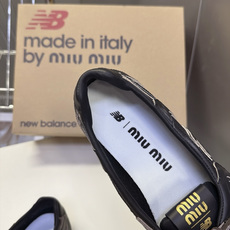 Miu Miu缪缪× New Balance 联名最新款芭蕾德训平底鞋 超多明星网红种草 双风格融合 把NB德训运动线条 Miu Miu缪缪× New Balance 联名最新款芭蕾德训平底鞋 超多明星网红种草 双风格融合 把NB德训运动线条