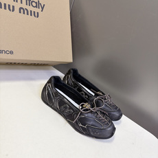 Miu Miu缪缪× New Balance 联名最新款芭蕾德训平底鞋 超多明星网红种草 双风格融合 把NB德训运动线条 Miu Miu缪缪× New Balance 联名最新款芭蕾德训平底鞋 超多明星网红种草 双风格融合 把NB德训运动线条