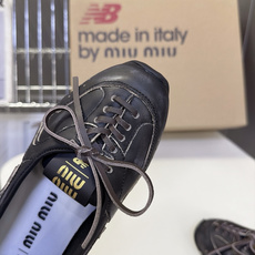 Miu Miu缪缪× New Balance 联名最新款芭蕾德训平底鞋 超多明星网红种草 双风格融合 把NB德训运动线条 Miu Miu缪缪× New Balance 联名最新款芭蕾德训平底鞋 超多明星网红种草 双风格融合 把NB德训运动线条
