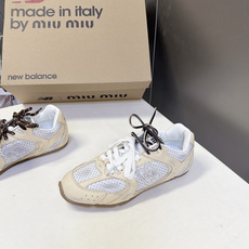 Miu Miu缪缪× New Balance 530 联名复古运动跑鞋 超多明星网红种草 版型偏秀气修长 兼顾运动感与精 Miu Miu缪缪× New Balance 530 联名复古运动跑鞋 超多明星网红种草 版型偏秀气修长 兼顾运动感与精