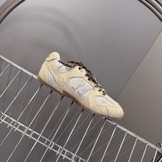 Miu Miu缪缪× New Balance 530 联名复古运动跑鞋 超多明星网红种草 版型偏秀气修长 兼顾运动感与精 Miu Miu缪缪× New Balance 530 联名复古运动跑鞋 超多明星网红种草 版型偏秀气修长 兼顾运动感与精