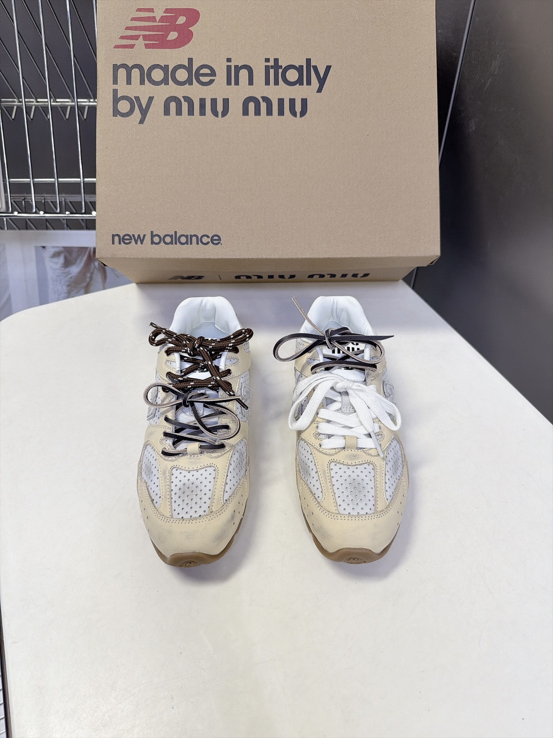 Miu Miu缪缪× New Balance 530 联名复古运动跑鞋 超多明星网红种草 版型偏秀气修长 兼顾运动感与精 Miu Miu缪缪× New Balance 530 联名复古运动跑鞋 超多明星网红种草 版型偏秀气修长 兼顾运动感与精