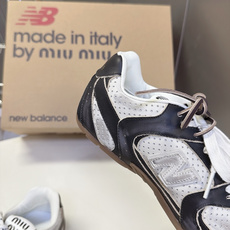 Miu Miu缪缪× New Balance 530 联名复古运动跑鞋 超多明星网红种草 版型偏秀气修长 兼顾运动感与精 Miu Miu缪缪× New Balance 530 联名复古运动跑鞋 超多明星网红种草 版型偏秀气修长 兼顾运动感与精