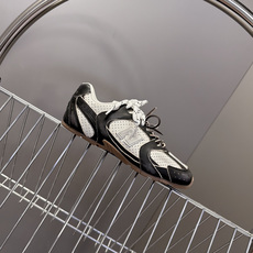 Miu Miu缪缪× New Balance 530 联名复古运动跑鞋 超多明星网红种草 版型偏秀气修长 兼顾运动感与精 Miu Miu缪缪× New Balance 530 联名复古运动跑鞋 超多明星网红种草 版型偏秀气修长 兼顾运动感与精