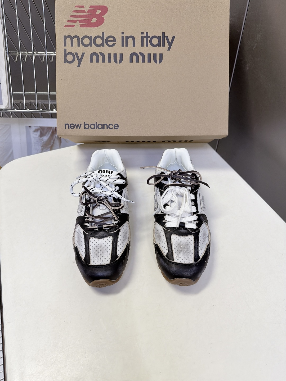 Miu Miu缪缪× New Balance 530 联名复古运动跑鞋 超多明星网红种草 版型偏秀气修长 兼顾运动感与精 Miu Miu缪缪× New Balance 530 联名复古运动跑鞋 超多明星网红种草 版型偏秀气修长 兼顾运动感与精