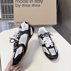 Miu Miu缪缪× New Balance 530 联名复古运动跑鞋 超多明星网红种草 版型偏秀气修长 兼顾运动感与精 Miu Miu缪缪× New Balance 530 联名复古运动跑鞋 超多明星网红种草 版型偏秀气修长 兼顾运动感与精