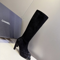 CHANEL香奈儿最新款拼漆皮方头高跟长筒靴 超多明星网红种草 经典拼色鞋头 哑光靴身+亮面漆皮撞色 辨识度很高 复古优 CHANEL香奈儿最新款拼漆皮方头高跟长筒靴 超多明星网红种草 经典拼色鞋头 哑光靴身+亮面漆皮撞色 辨识度很高 复古优