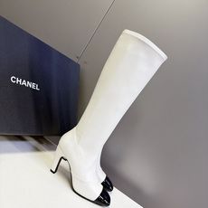 CHANEL香奈儿最新款拼漆皮方头高跟长筒靴 超多明星网红种草 经典拼色鞋头 哑光靴身+亮面漆皮撞色 辨识度很高 复古优 CHANEL香奈儿最新款拼漆皮方头高跟长筒靴 超多明星网红种草 经典拼色鞋头 哑光靴身+亮面漆皮撞色 辨识度很高 复古优