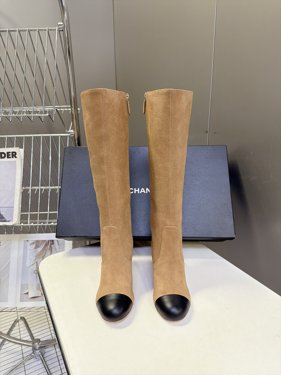 CHANEL香奈儿最新款拼皮粗跟短筒踝靴 超多明星网红种草 经典鞋头拼色设计 香奈儿标志性配色 简约耐看 复古优雅 精致 CHANEL香奈儿最新款拼皮粗跟短筒踝靴 超多明星网红种草 经典鞋头拼色设计 香奈儿标志性配色 简约耐看 复古优雅 精致