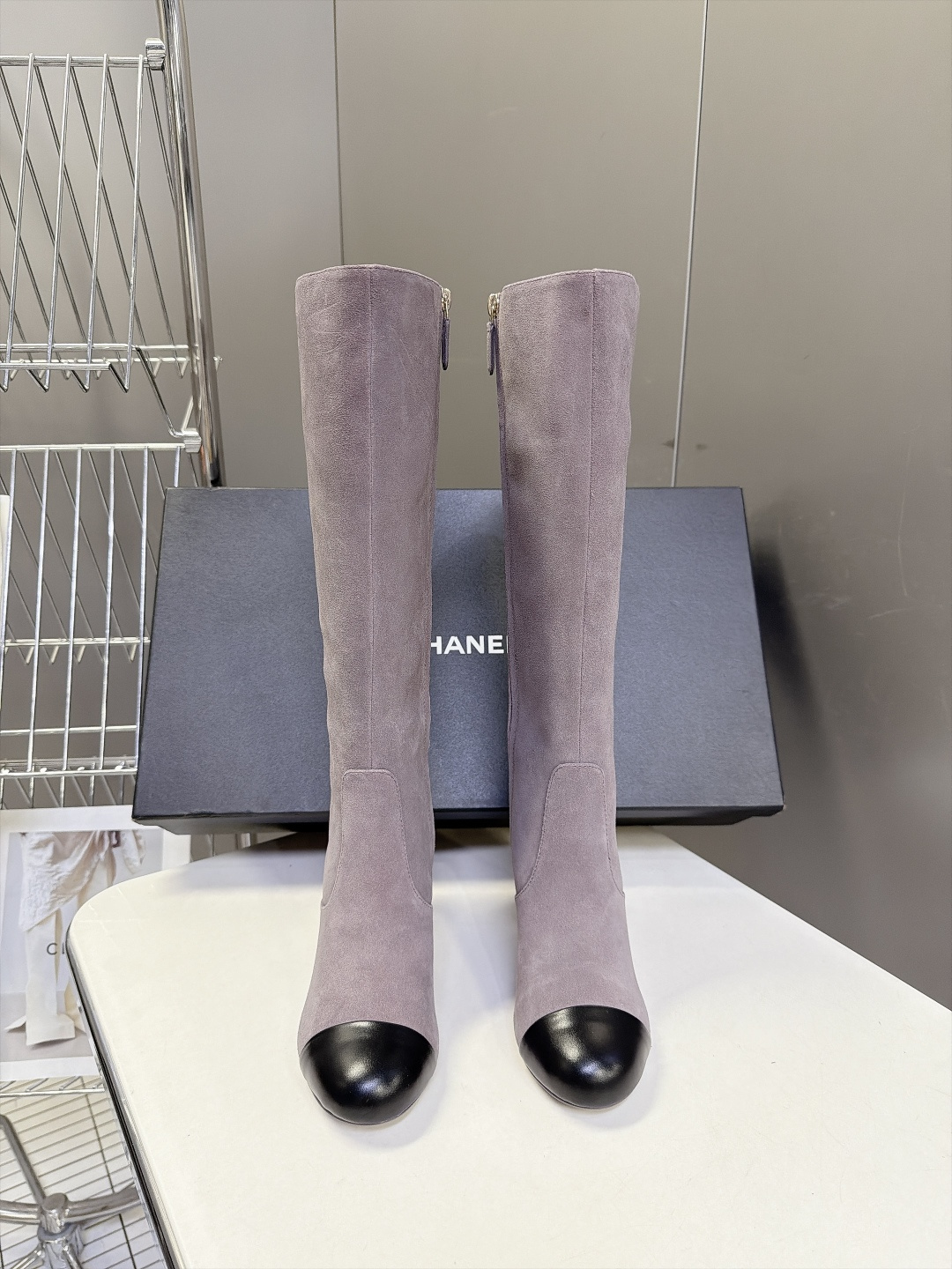 CHANEL香奈儿最新款拼皮粗跟短筒踝靴 超多明星网红种草 经典鞋头拼色设计 香奈儿标志性配色 简约耐看 复古优雅 精致 CHANEL香奈儿最新款拼皮粗跟短筒踝靴 超多明星网红种草 经典鞋头拼色设计 香奈儿标志性配色 简约耐看 复古优雅 精致