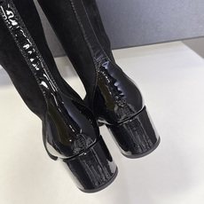 CHANEL香奈儿最新经典款双C直筒高筒长靴 超多明星网红种草 经典漆皮拼鞋头 香奈儿标志性元素 复古耐看 内侧拉链开合 CHANEL香奈儿最新经典款双C直筒高筒长靴 超多明星网红种草 经典漆皮拼鞋头 香奈儿标志性元素 复古耐看 内侧拉链开合