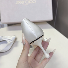 Jimmy Choo吉米周最新款蝴蝶结侧空尖头高跟鞋 超多明星网红种草 鞋头打结蝴蝶结缎面光泽高级 兼顾甜美与贵气 侧空 Jimmy Choo吉米周最新款蝴蝶结侧空尖头高跟鞋 超多明星网红种草 鞋头打结蝴蝶结缎面光泽高级 兼顾甜美与贵气 侧空